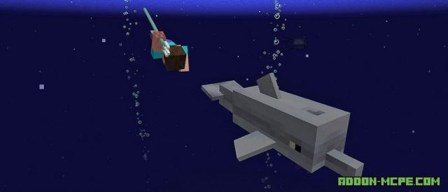 Игрок гонится за дельфином в Майнкрафт