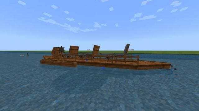 Грузовая лодка на воде
