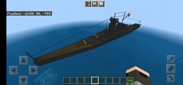 Военный корабль на воде