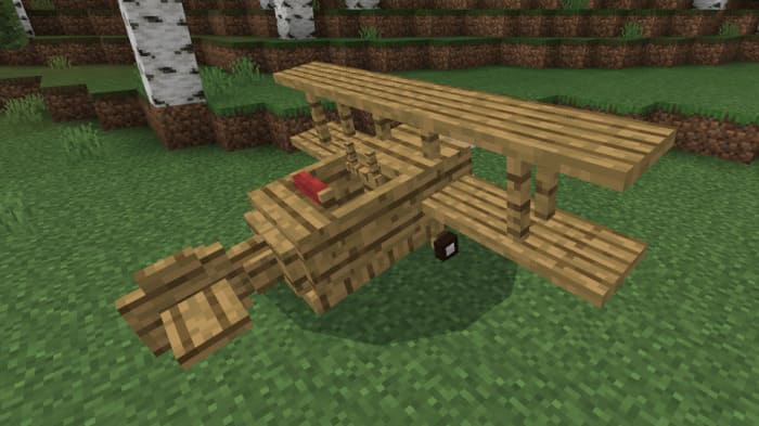 Игрок сидит в деревянном самолете